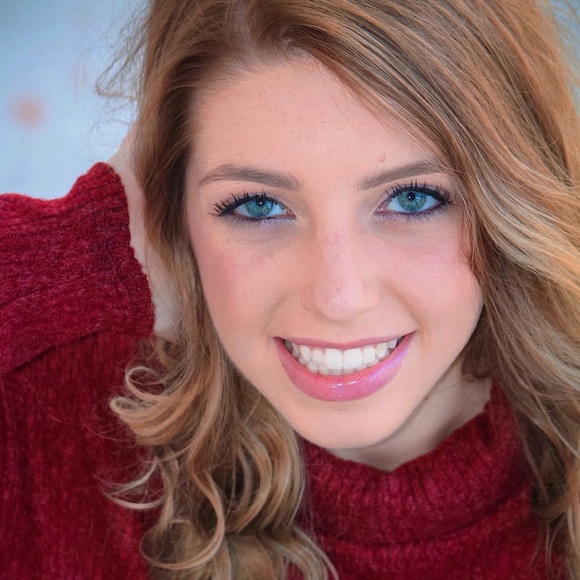 Meet your Posher, Kaitlyn - Picture 1 of 7